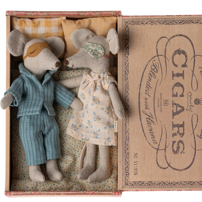 Mum and Dad Mice in Cigar Box 2023